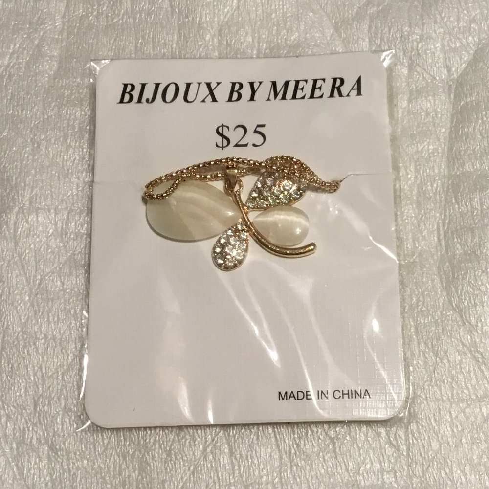 Bijoux By Meera gold tone necklace with floral design - new in packet